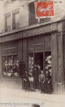 Carte postale ancienne - Besançon - A la Fiancée - Modes &amp; Lingerie - Rue Battan...