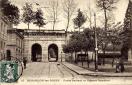Carte postale ancienne - 87 - BESANÇON-les-BAINS - Porte Battant et Square Bouch...