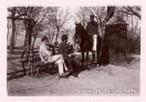 Carte postale ancienne - BESANÇON - Soldats au repos devant le fort de Bregille