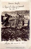 Carte postale ancienne - Caserne Bregille - Les types de la classe se pausent Un...