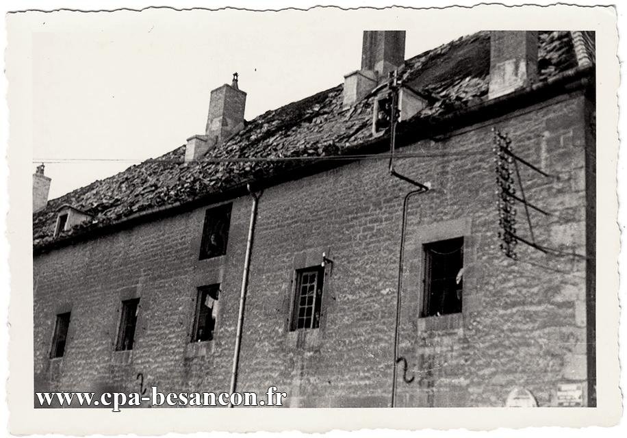 BESANÇON - Bâtiment endommagé par les bombardements à l'angle des rues Gaulard et Sarail.