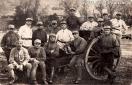 Carte postale ancienne - BESANÇON - Artilleurs sur les bords du Doubs à hauteur ...