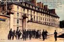 Carte postale ancienne Besançon - Ch. Leroux - Besançon Historique (M. D.) - 12. - Caserne Ruty (1842-1848) - Rue de Bregille - Elle est utilisée par les troupes d'artillerie