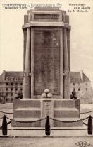 Carte postale ancienne - BESANÇON - Quartier Ruty - Monument aux Morts du 4e R.A...