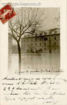 Carte postale ancienne - Besançon - Caserne Ruty lors des Inondations de 1910