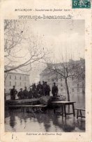 Carte postale ancienne - BESANÇON - Inondations de Janvier 1910 - Intérieur de l...