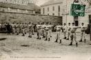 Carte postale ancienne - 60me Régiment d'Infanterie - L'Instruction de la Gymnas...