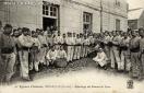 Carte postale ancienne - 60e Régiment d'Infanterie, BESANÇON (Doubs) - Épluchage...