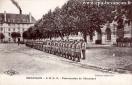 Carte postale ancienne Besançon - Chantrenne - BESANÇON - 4e R. A. C. - Présentation de l'Etendard