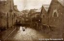 Carte postale ancienne - BESANÇON - Inondations de Janvier 1910 - Rue de Bregill...