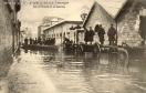 Carte postale ancienne - Les Inondations en 1910 - BESANÇON - Rue de Bregille et...