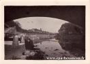 Carte postale ancienne - BESANÇON - Sous une arche du pont Canot