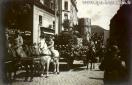 Carte postale ancienne - BESANÇON - Place Flore - Cavalcade au profit de la Mais...