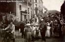 Carte postale ancienne - BESANÇON - Place Flore - Cavalcade au profit de la Mais...