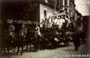 Carte postale ancienne - BESANÇON - Place Flore - Cavalcade au profit de la Mais...