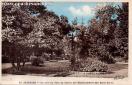 Carte postale ancienne Besançon - Helbey - 58. BESANÇON - Un coin du Parc du Casino de l'Etablissement des Bains Salins
