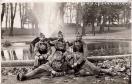 Carte postale ancienne - BESANÇON - Soldats allemands devant le bassin de Chamar...