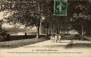 Carte postale ancienne Besançon - I.P.M. - 8. BESANÇON Historique - Promenade Chamars (Campus Martis) l'ancien champ de Mars des Romains. La Grande allée dur le rempart.