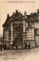 Carte postale ancienne - 25. - BESANÇON-les-BAINS. - Fontaine de la Place de l’É...