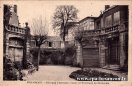 Carte postale ancienne - BESANÇON. - Clinique Clermont - Cour et Pavillons de Ch...