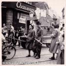Carte postale ancienne - BESANÇON - Grande rue - Mi-Carême estudiantine - 16 mar...