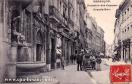 Carte postale ancienne - BESANÇON. Fontaine des Carmes. Grande-Rue.