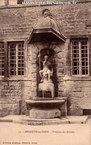 Carte postale ancienne - 45. - BESANÇON-les-BAINS. - Fontaine des Carmes