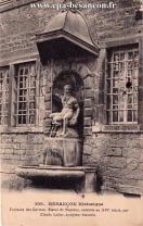 Carte postale ancienne - 100. BESANÇON Historique Fontaine des Carmes. Statue de...