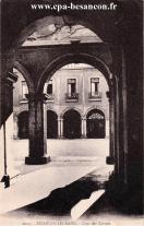 Carte postale ancienne Besançon - La Cigogne - 20047. BESANÇON-les-BAINS. - Cour des Carmes