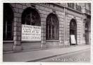 Carte postale ancienne - BESANÇON - Grande-rue - Façade du Crédit Lyonnais - Emp...