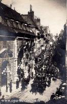 Carte postale ancienne - BESANÇON - Grande rue - Cortège officiel devant l'hôtel...