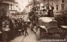 Carte postale ancienne - BESANÇON - Grande rue - Place St Pierre - Cavalcade