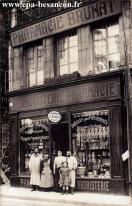 Carte postale ancienne - BESANÇON - Pharmacie Herboristerie E. BRUNAT - 20 Grand...