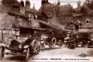Carte postale ancienne - Epicerie Jeanney. - BESANÇON. - Les voitures de Livrais...