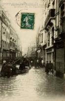Carte postale ancienne - BESANÇON - Inondations de Janvier 1910 - La Grande-Rue....