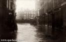 Carte postale ancienne - BESANÇON - Bas de la Grande Rue - Inondations de 1910