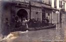 Carte postale ancienne - BESANÇON - Bas de la Grande Rue - Inondations de 1910