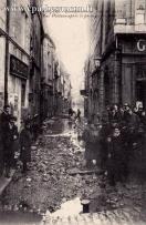 Carte postale ancienne - BESANÇON - Inondations de Janvier 1910 - La Rue Poitune...