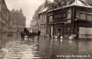 Carte postale ancienne - Besançon - Angle de la Rue des Granges et Rue de Glères...