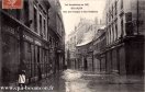 Carte postale ancienne - Les inondations en 1910 - BESANÇON - Rue des Granges et...