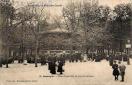 Carte postale ancienne - Excursion en Franche-Comté - 85. Besançon. - Place Gran...