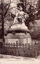 Carte postale ancienne - 18. - BESANÇON-les-BAINS. - Statue Victor-Hugo