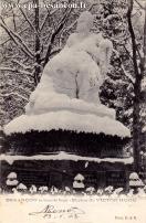 Carte postale ancienne Besançon - D. & M. - BESANÇON en temps de Neige - Statue de VICTOR HUGO