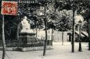 Carte postale ancienne - Besançon - Statue de Victor Hugo et promenade Granvelle