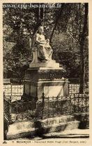 Carte postale ancienne - 71 - BESANÇON - Monument Victor Hugo (Just Becquet, sta...