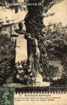 Carte postale ancienne Besançon - I.P.M. - 55. BESANÇON Historique - Monument élevé au peintre Chartran (1849-1907) né à Besançon - Inauguré en 1910. Oeuvre du sculpteur Ségoffin.