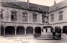 Carte postale ancienne - 17. BESANÇON - Statue du Cardinal de Granvelle