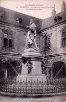 Carte postale ancienne Besançon - Reuchet - Le Doubs Illustré - 30. - BESANÇON. - La Cour du Palais Granvelle - La Statue du Cardinal