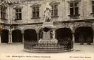 Carte postale ancienne - 136 - BESANÇON - Palais &amp; Statue Granvelle