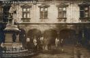Carte postale ancienne - Palais Granvelle, statue Granvelle